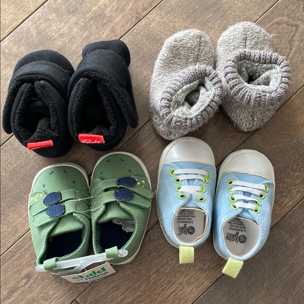 BUNDLE Baby shoes 0-3 & 3-6 month. New and gently used.